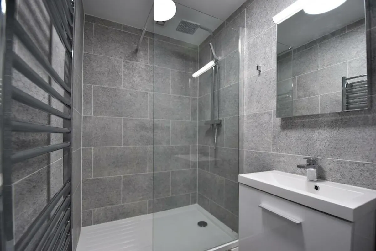 5 Bedroom Apartment BATHROOM