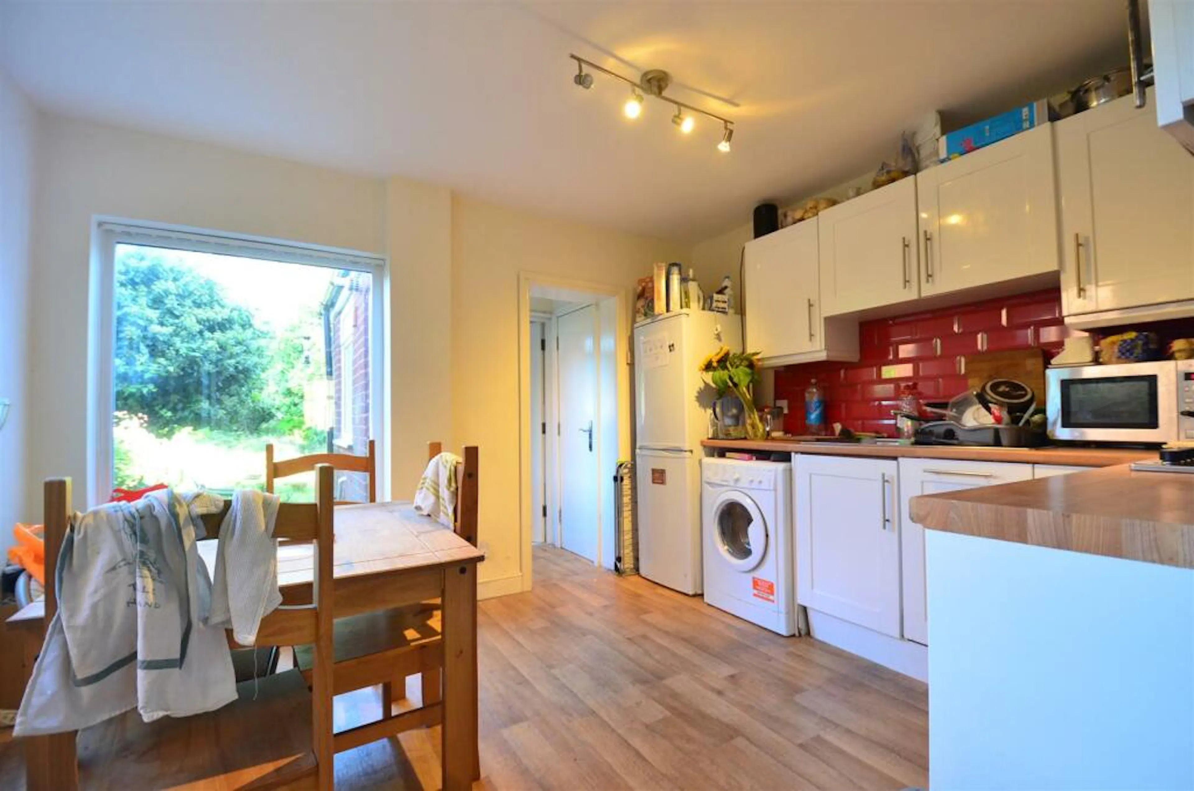 4 Bed Apartment KITCHEN 2