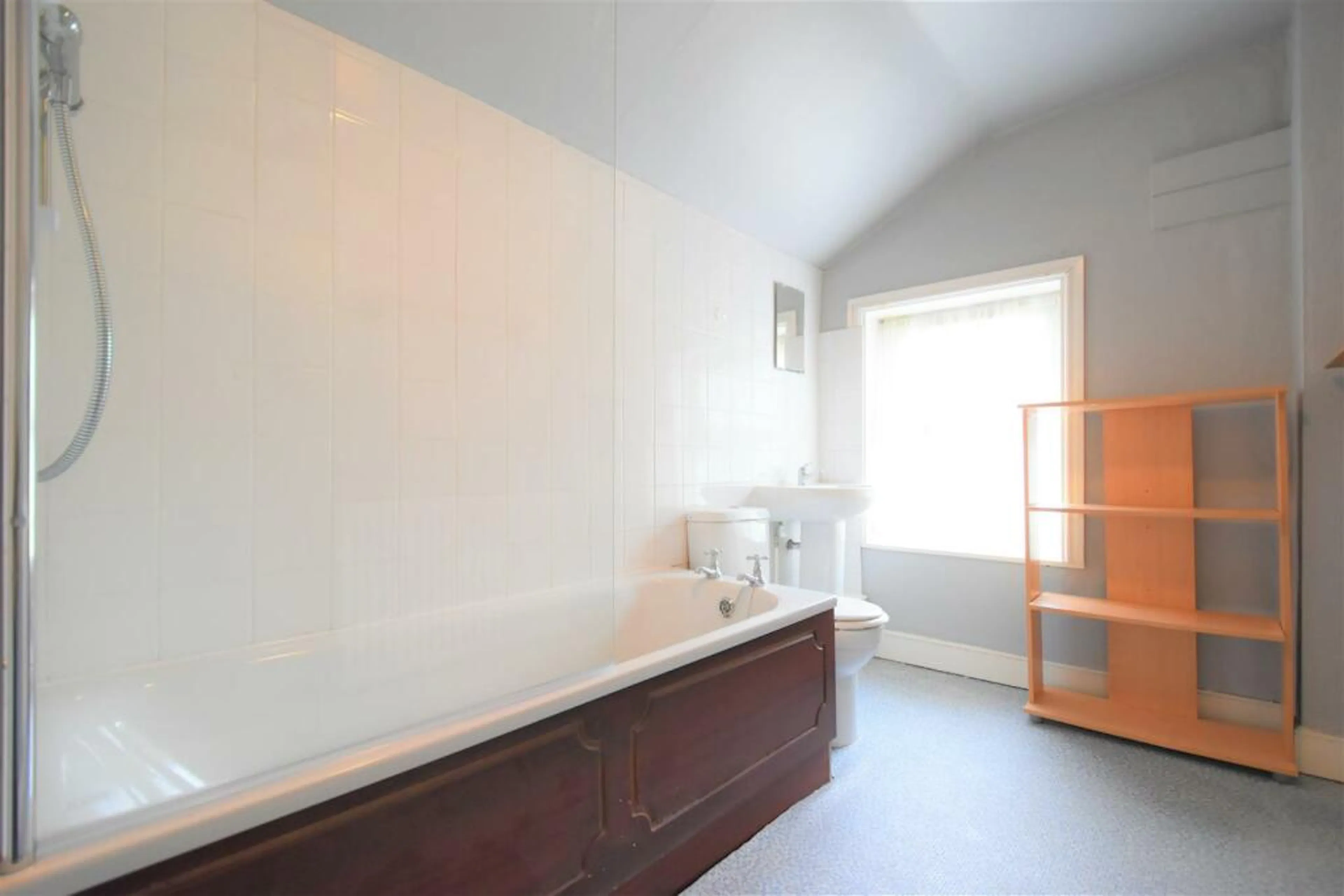 BATHROOM BATHROOM 3
