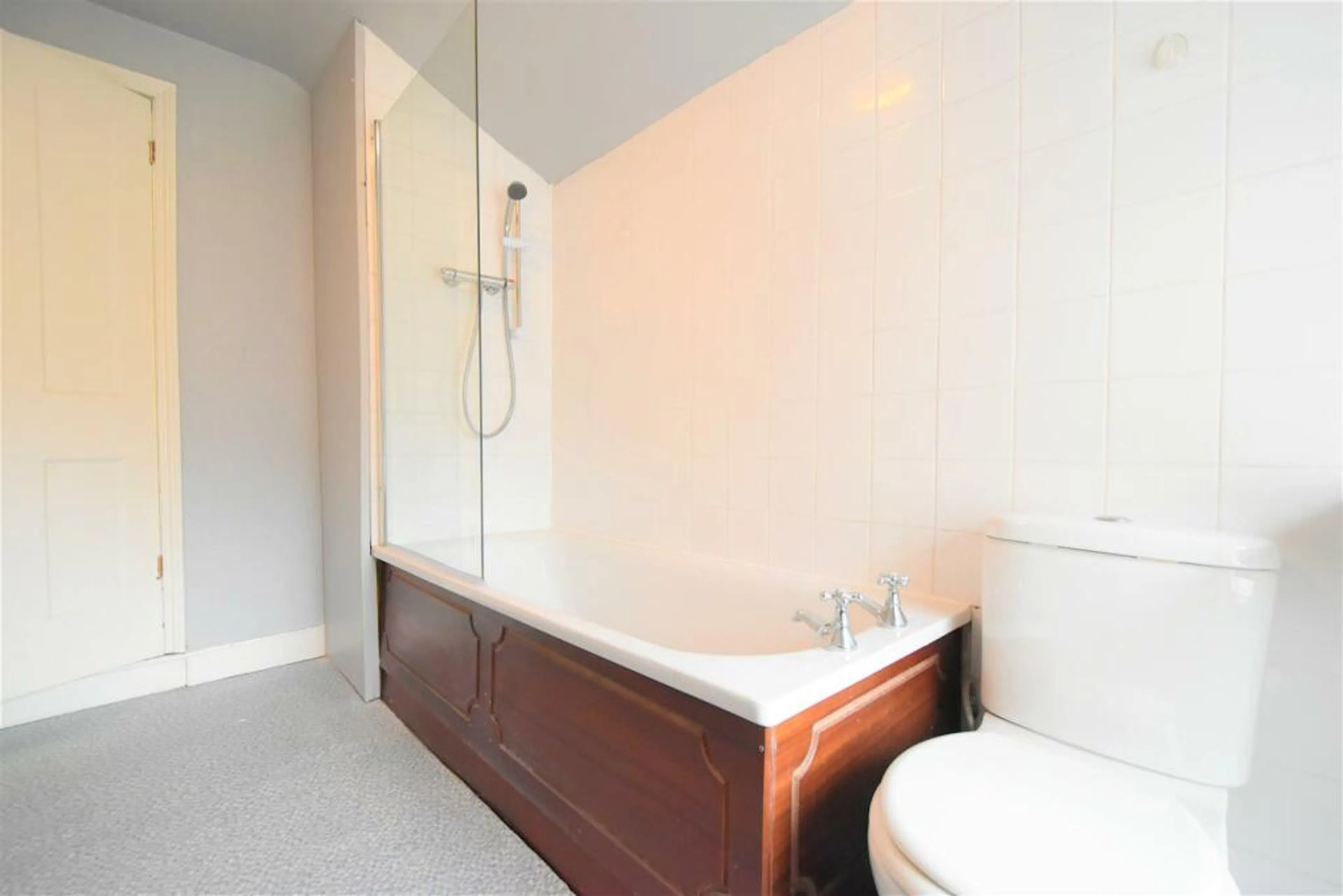 BATHROOM BATHROOM 4