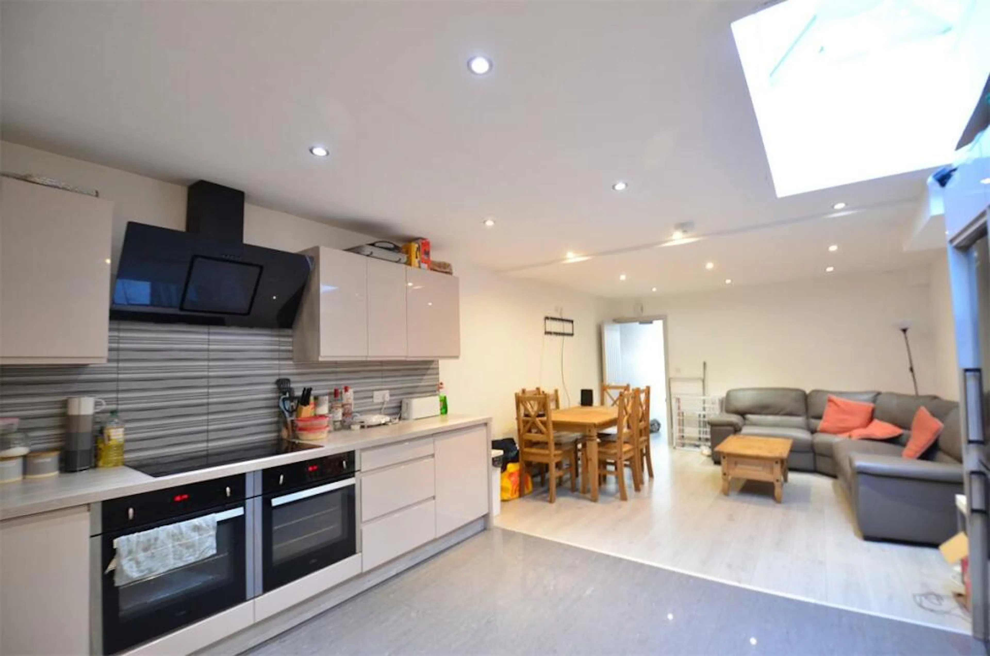 7 Bedroom Apartment KITCHEN 4