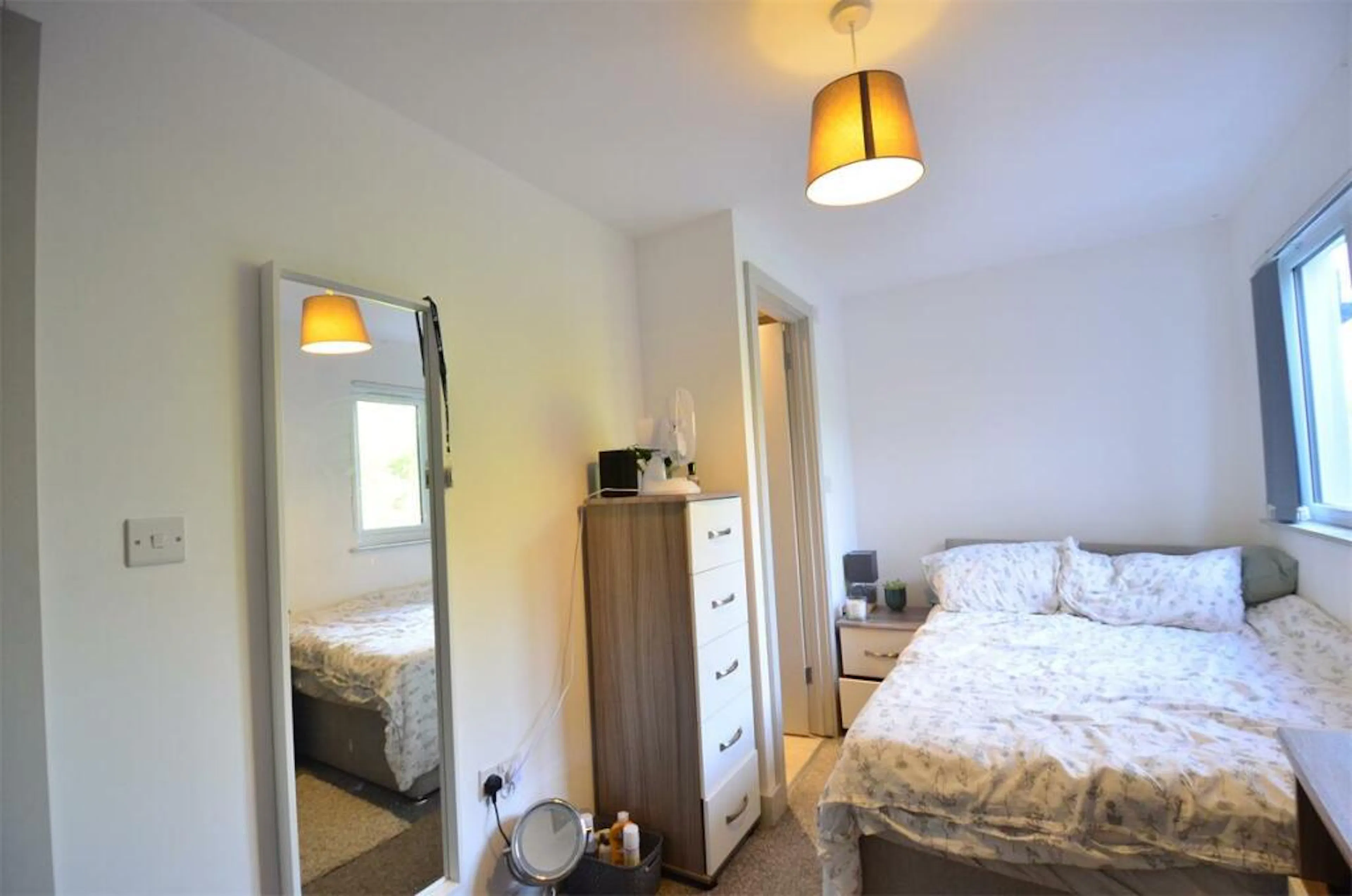 7 Bedroom Apartment ROOM 3