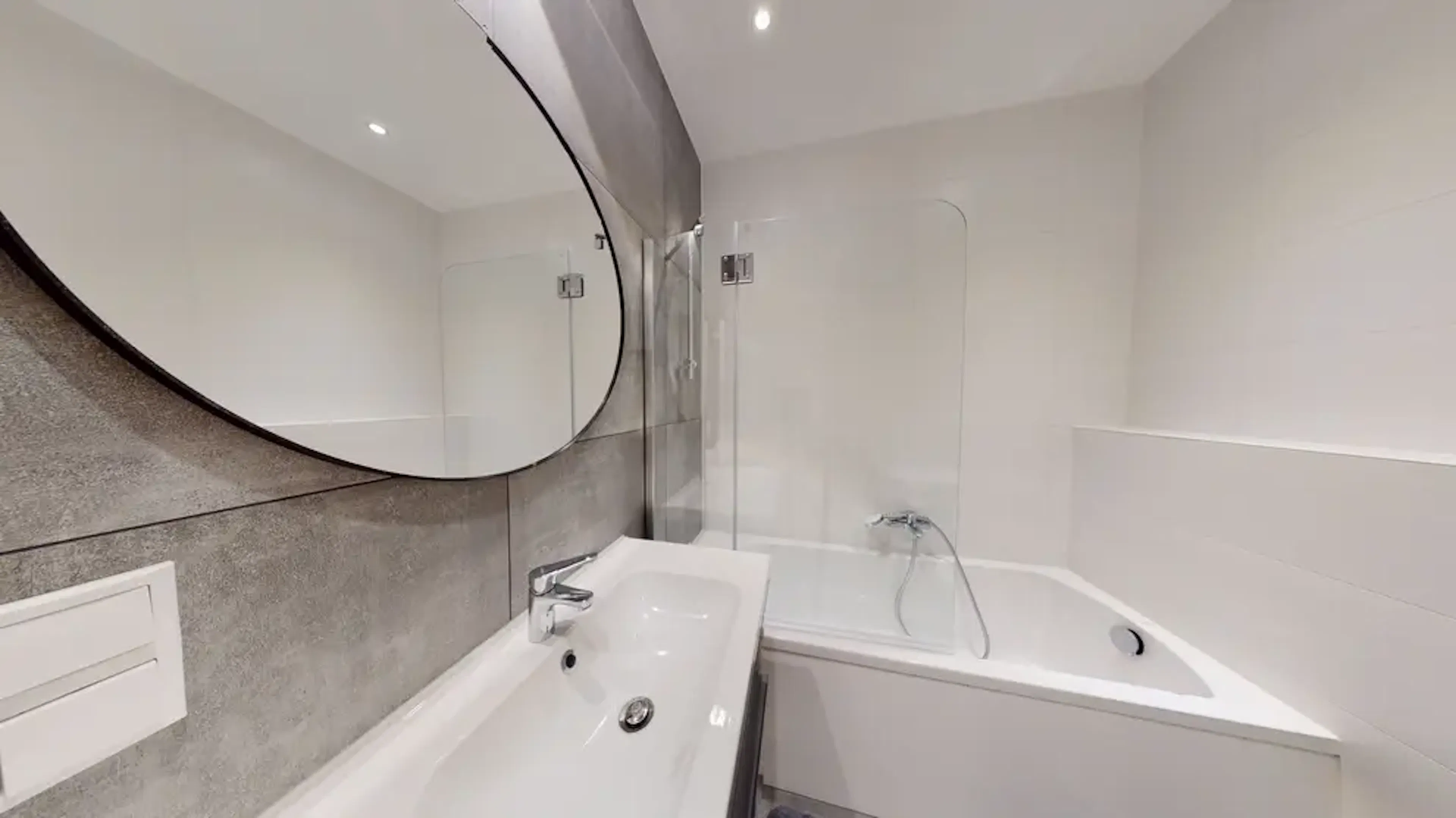 2 Bedroom Apartment BATHROOM 3