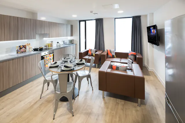 3 Bed Cluster En-suite room image 2