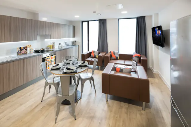 7 Bed Cluster En-suite room image 1