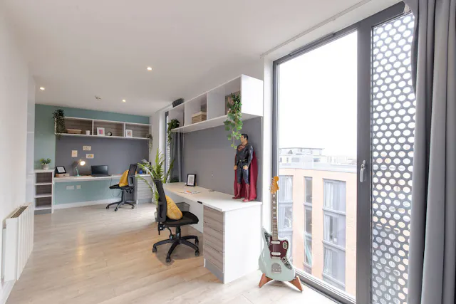 Platinum Studio  room image 2