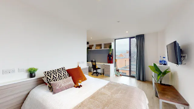 Platinum Studio  room image 2