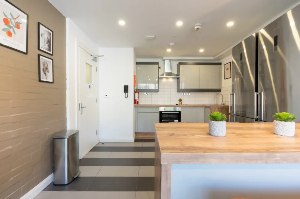 5 Bedroom Apartment KITCHEN 2