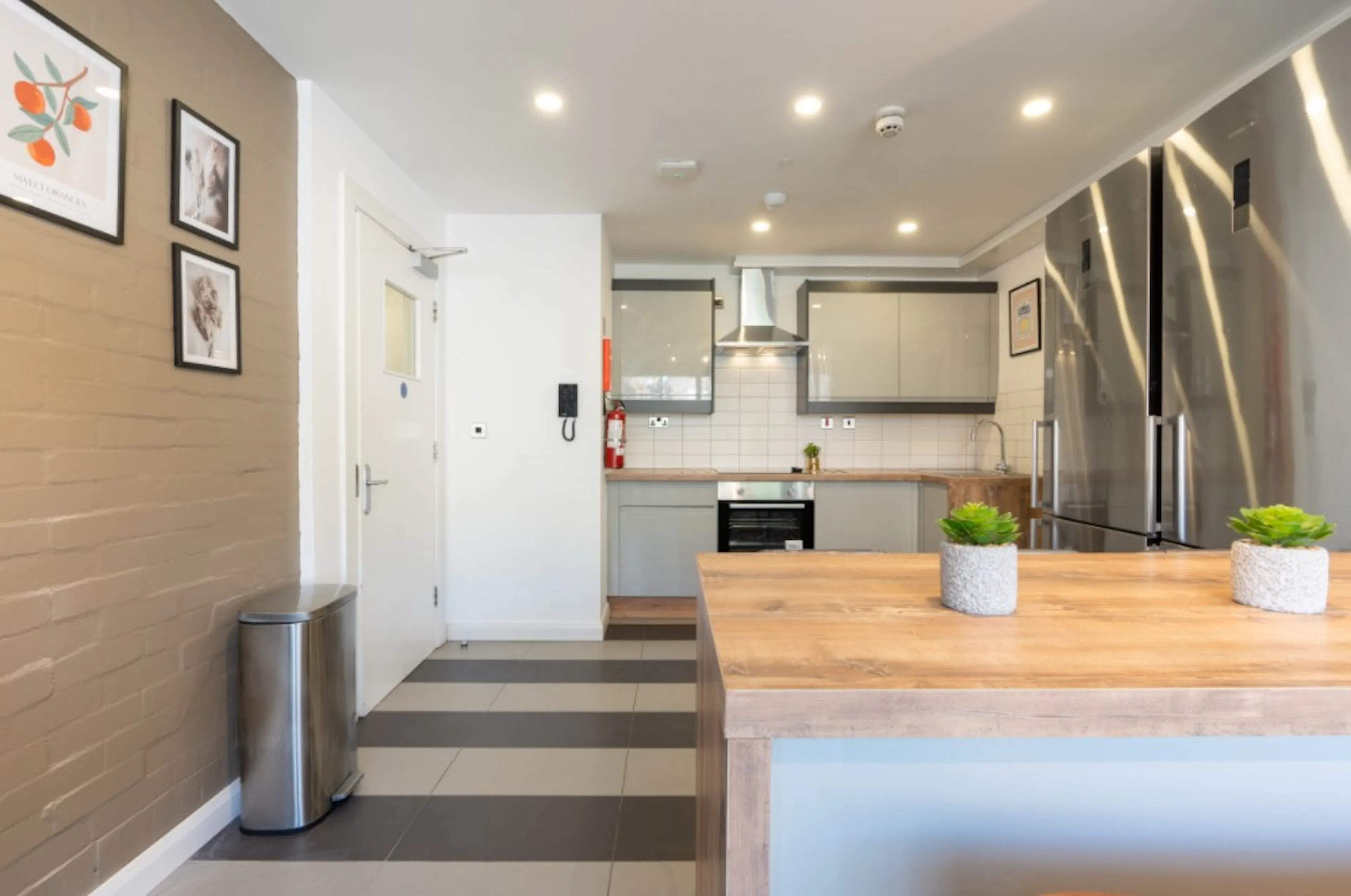 5 Bedroom Apartment KITCHEN 2