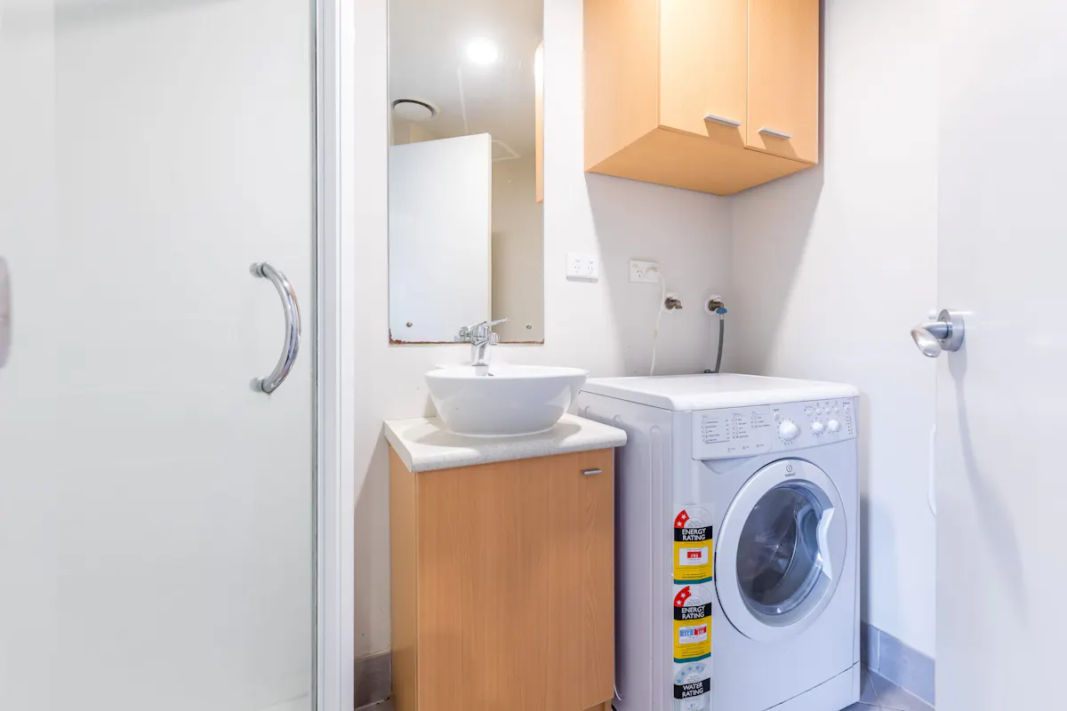 Apartment 6 (2 bedrooms & 1 bathroom) BATHROOM