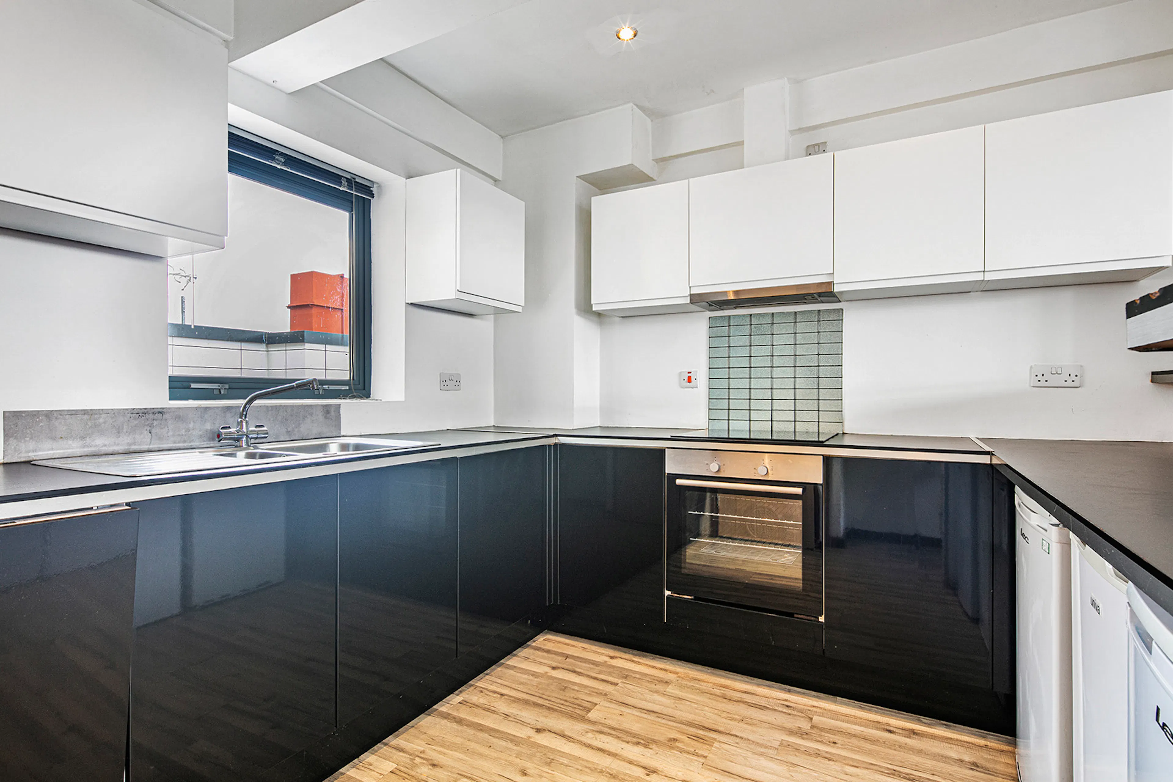 6 Bedroom Apartment KITCHEN 2