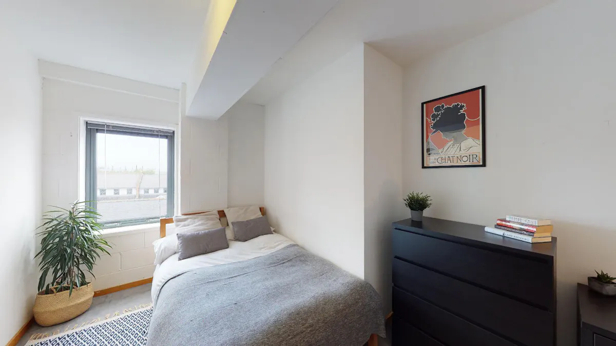 6 Bedroom Apartment ROOM