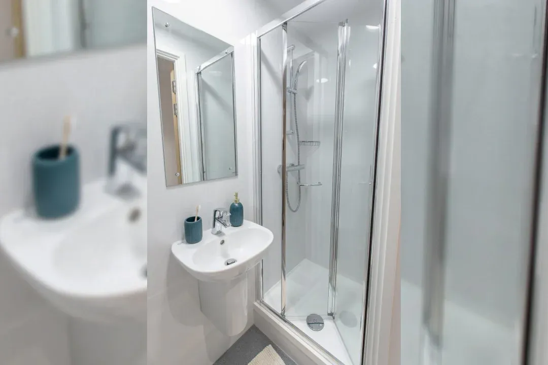 6 Bed Cluster En-suite - Premium Top Floor BATHROOM 2