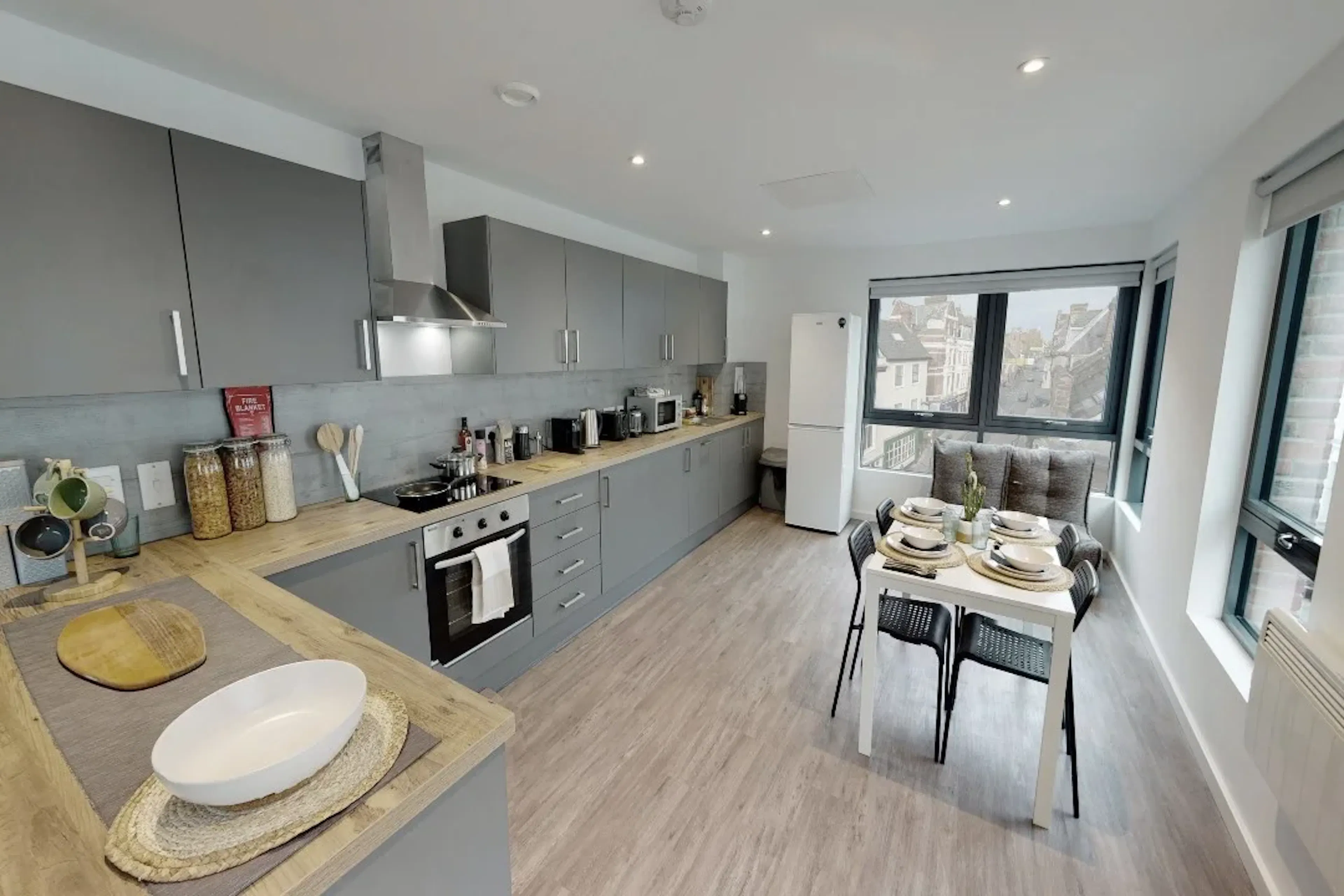 6 Bed Cluster En-suite - Premium Top Floor KITCHEN 1