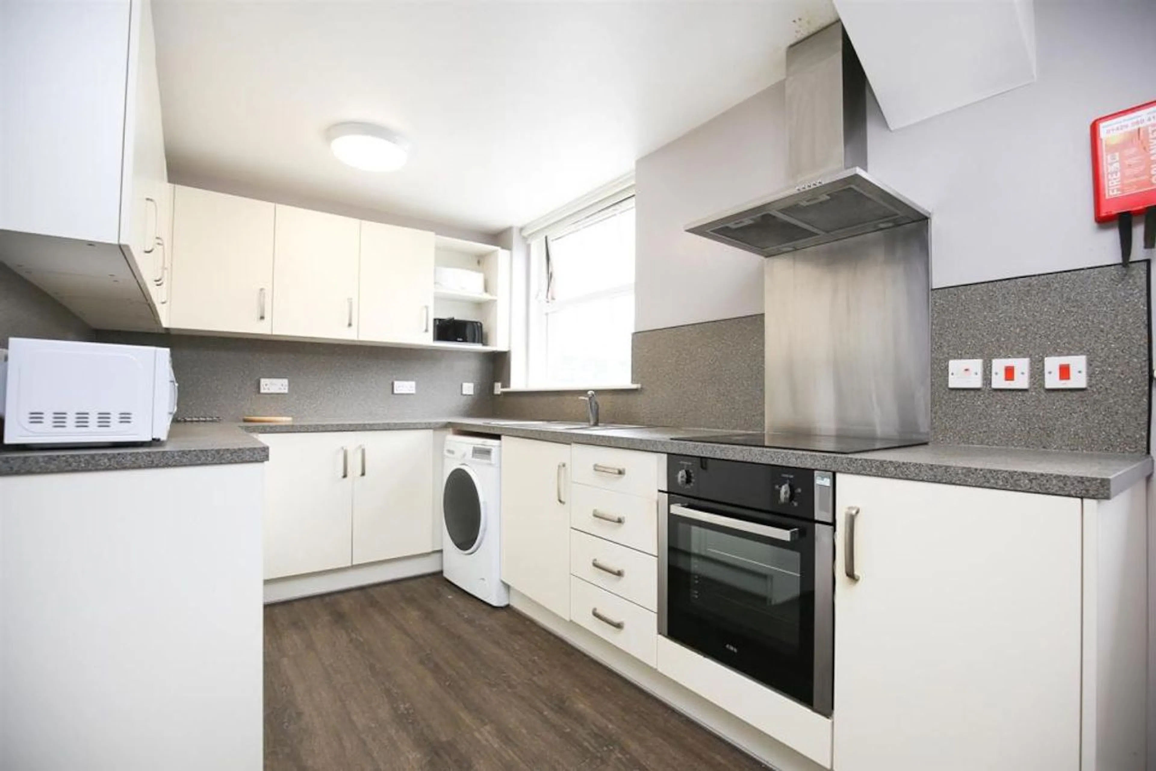 6 Bed En-suite KITCHEN 1
