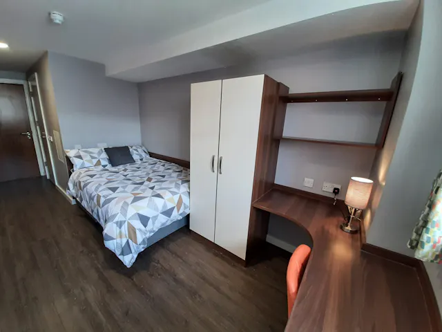 6 Bed En-suite room image 1