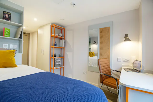 6 Bed En-suite room image 1