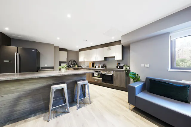 6 Bed Ensuite room image 1