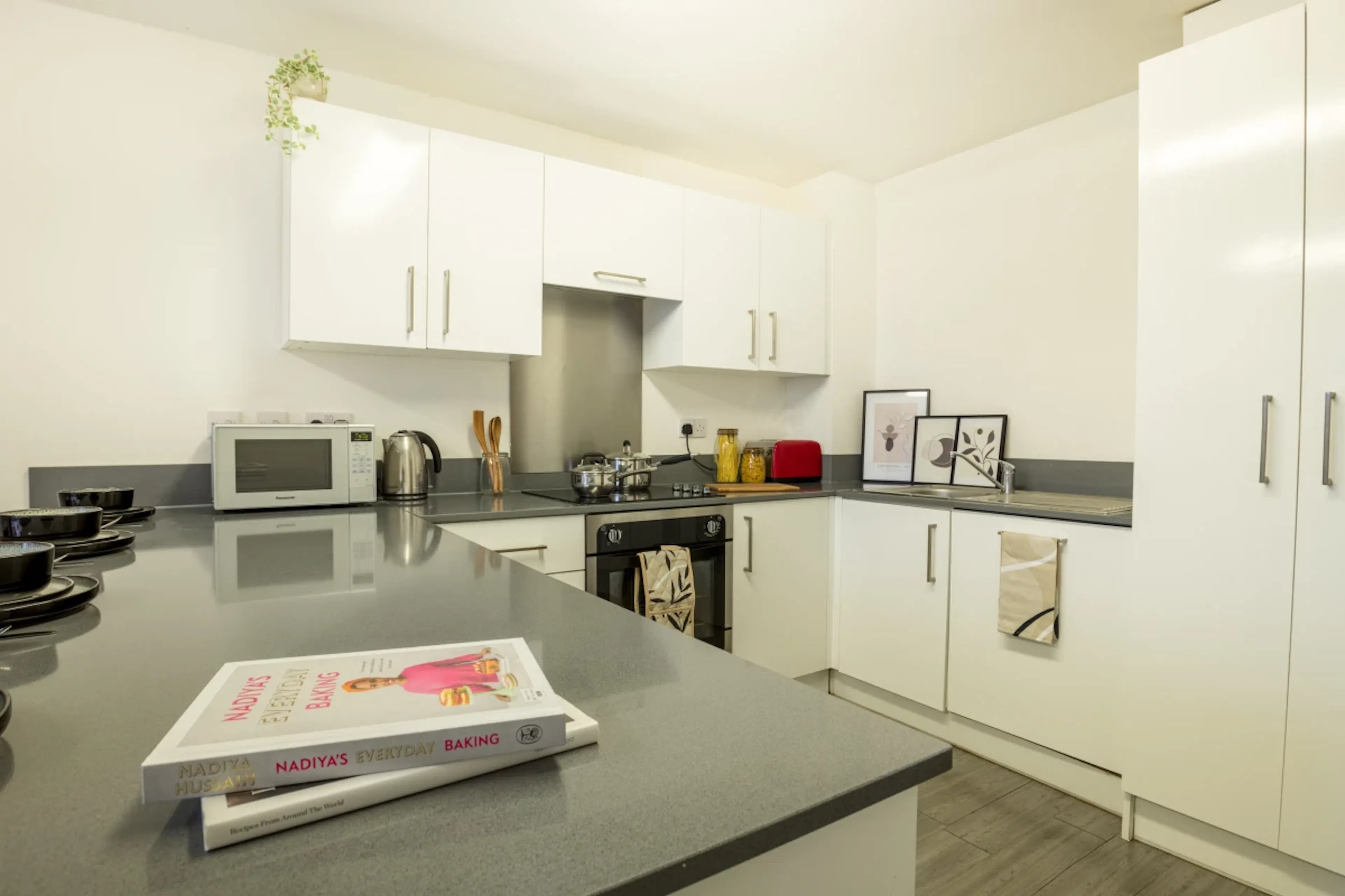 6 Bed Standard En-suite KITCHEN 4