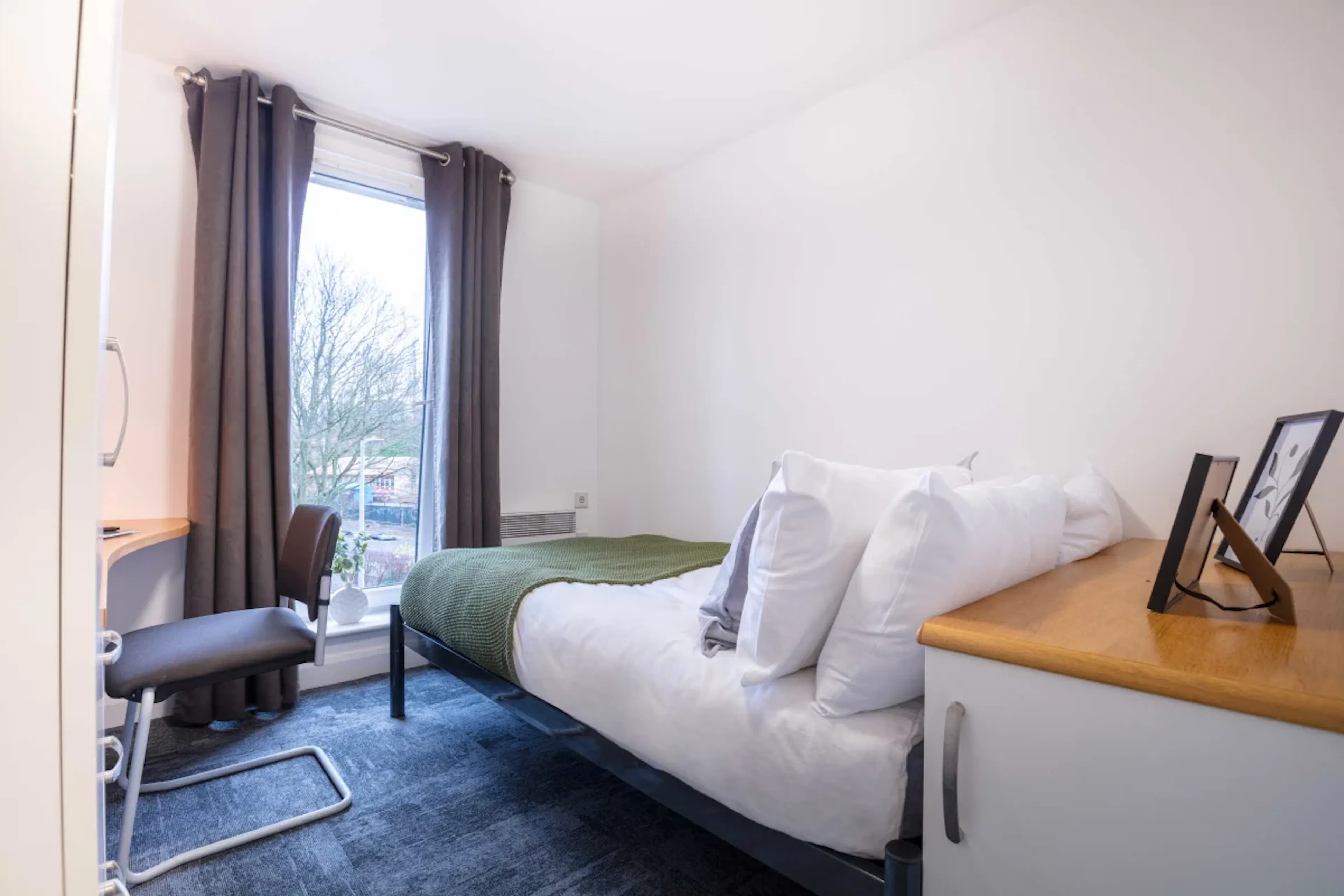 6 Bed Standard En-suite ROOM 3