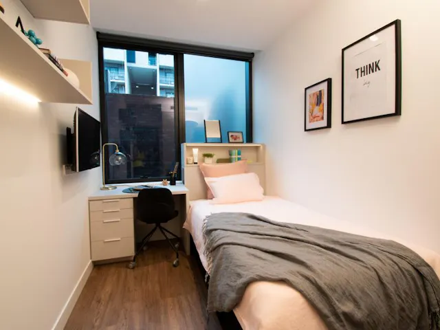 6 Bed Townhouse room image 1