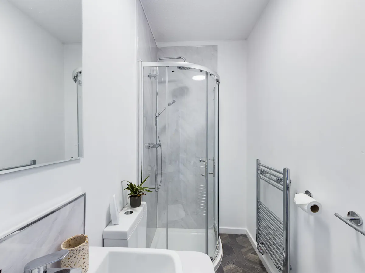 6 Bedroom House BATHROOM