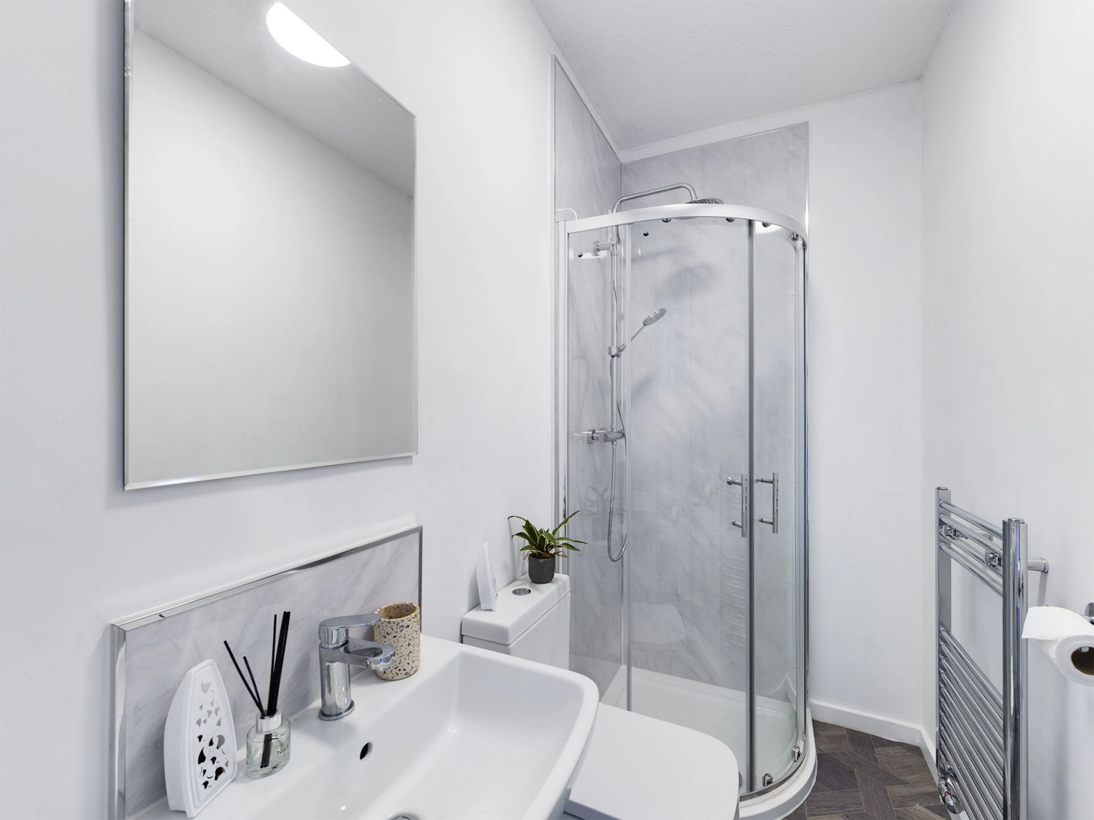 6 Bedroom House BATHROOM 1