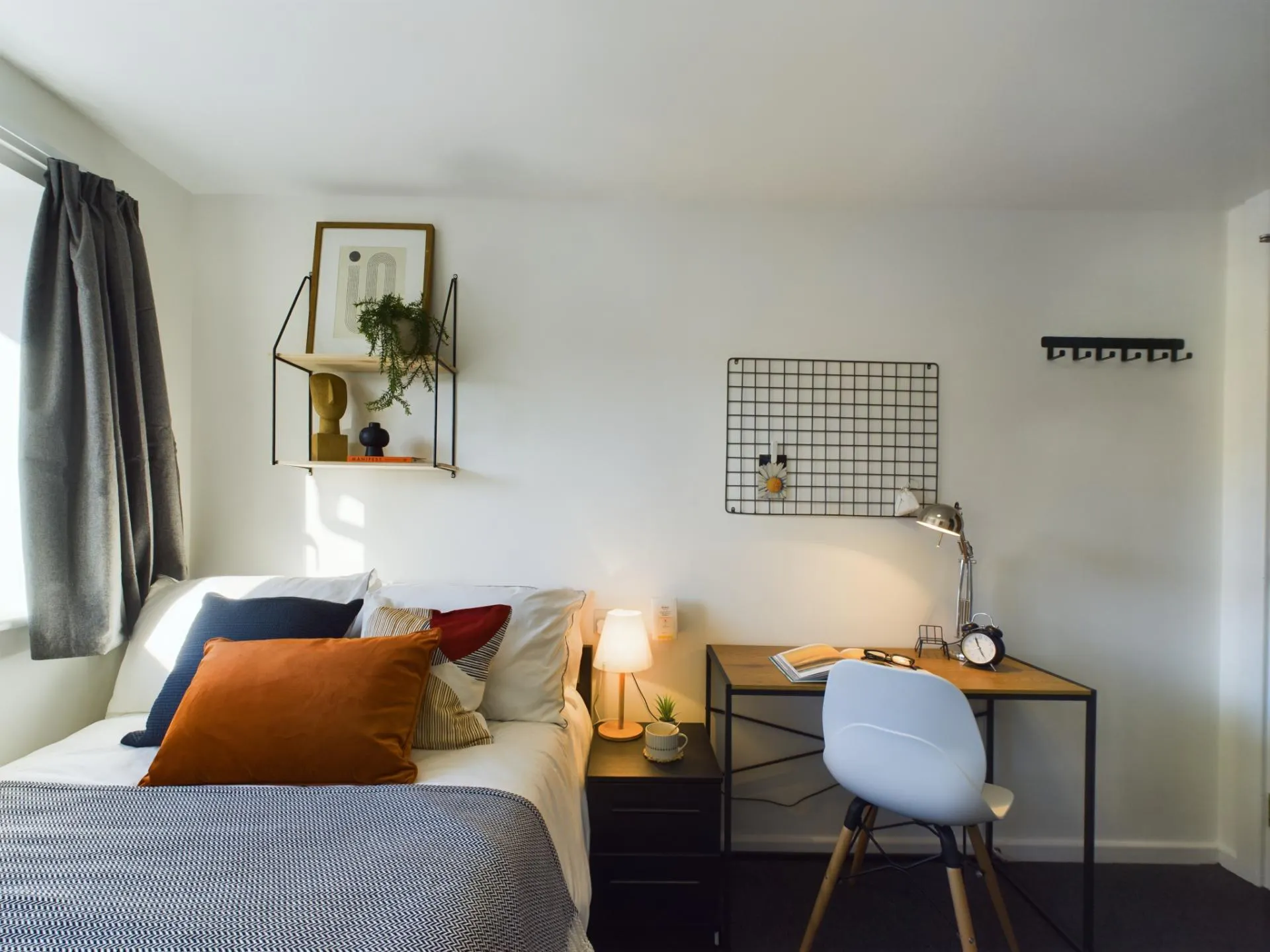 6 Bedroom House ROOM 1