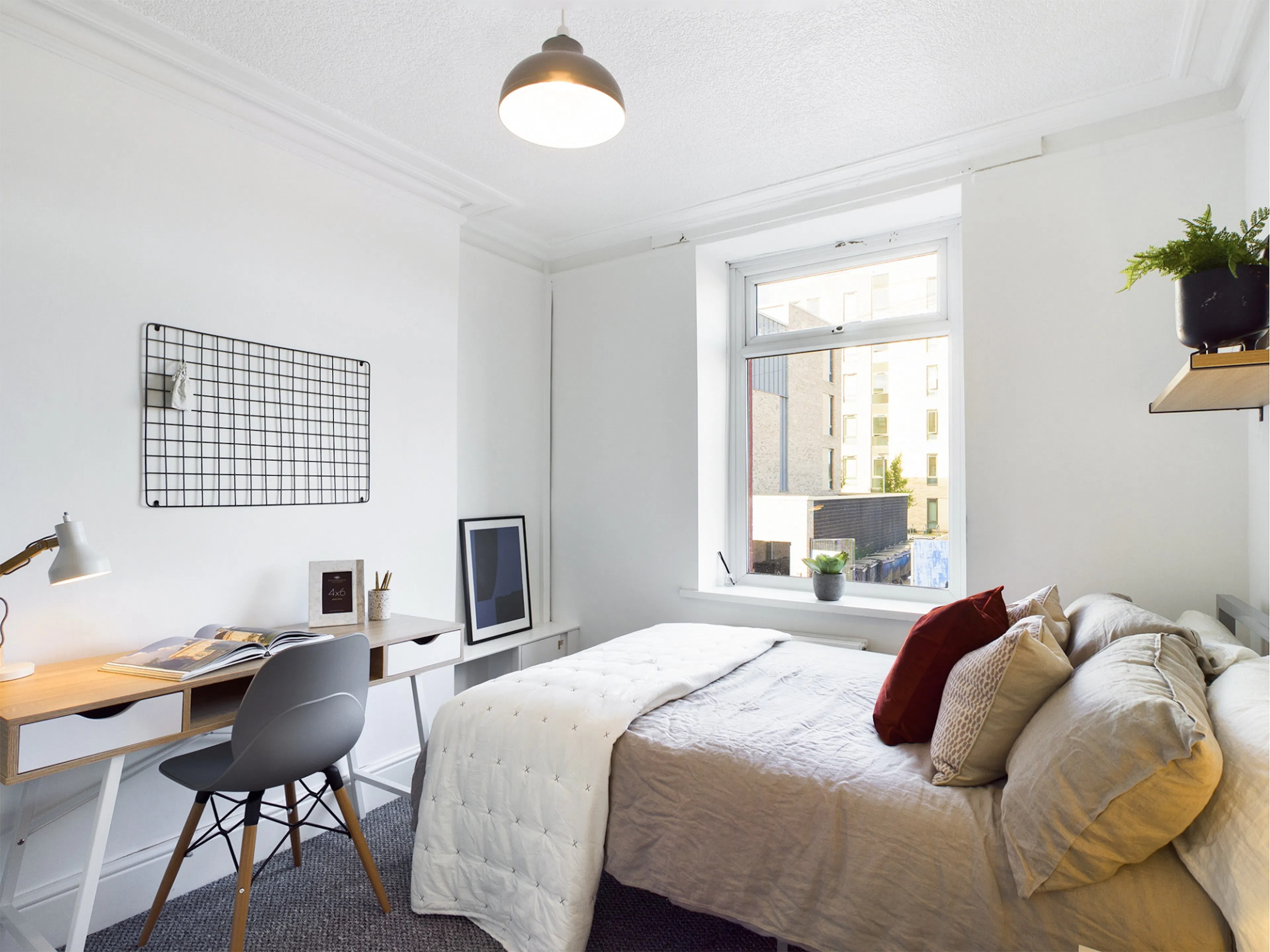 6 Bedroom House ROOM 1