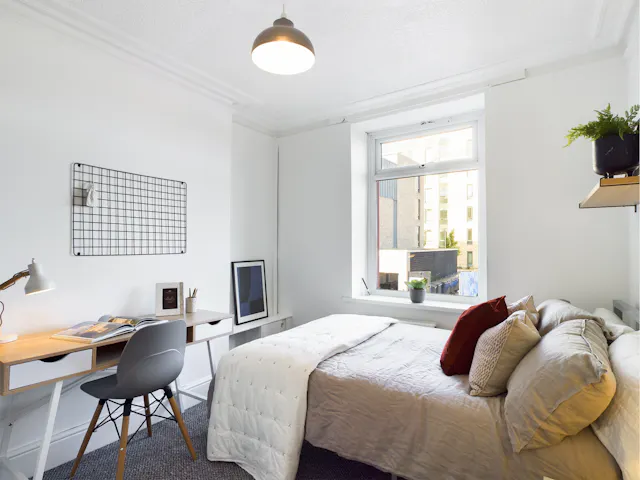 6 Bedroom House room image 2