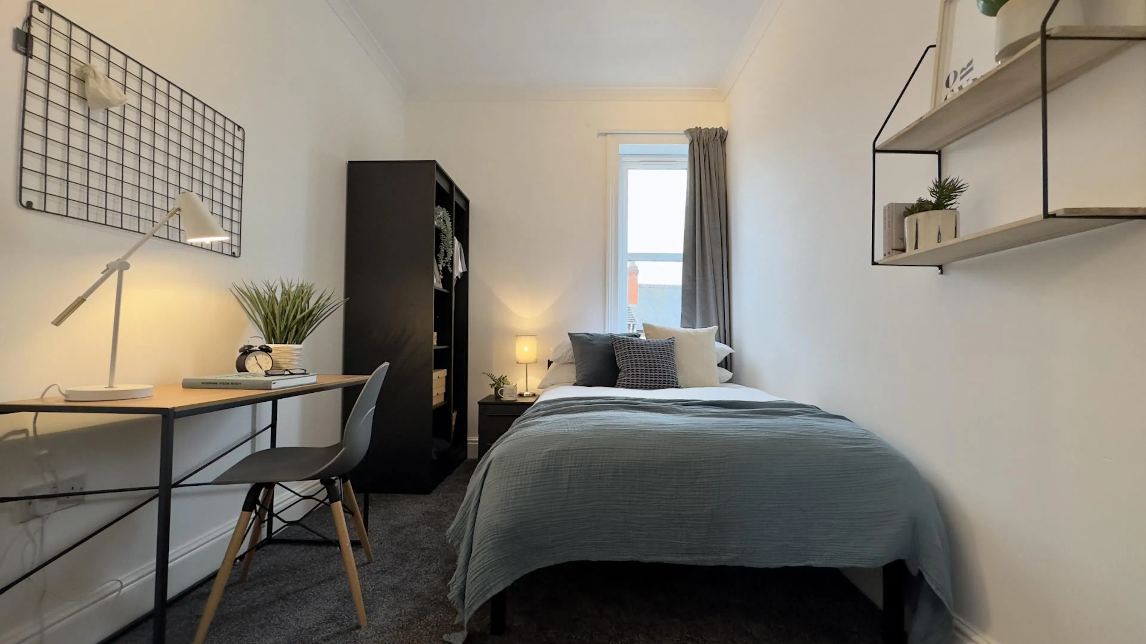 6 Bed Apartment ROOM 4