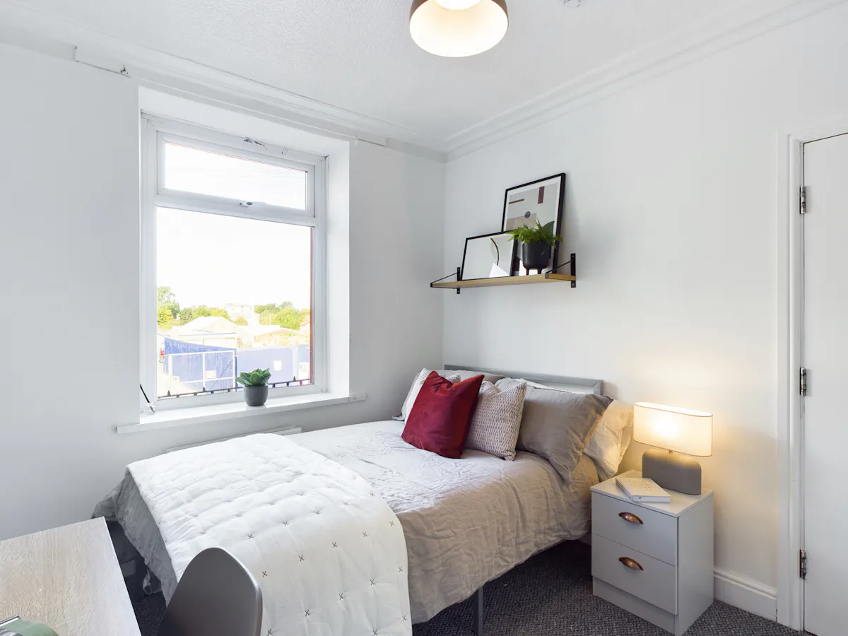 6 Bedroom House ROOM