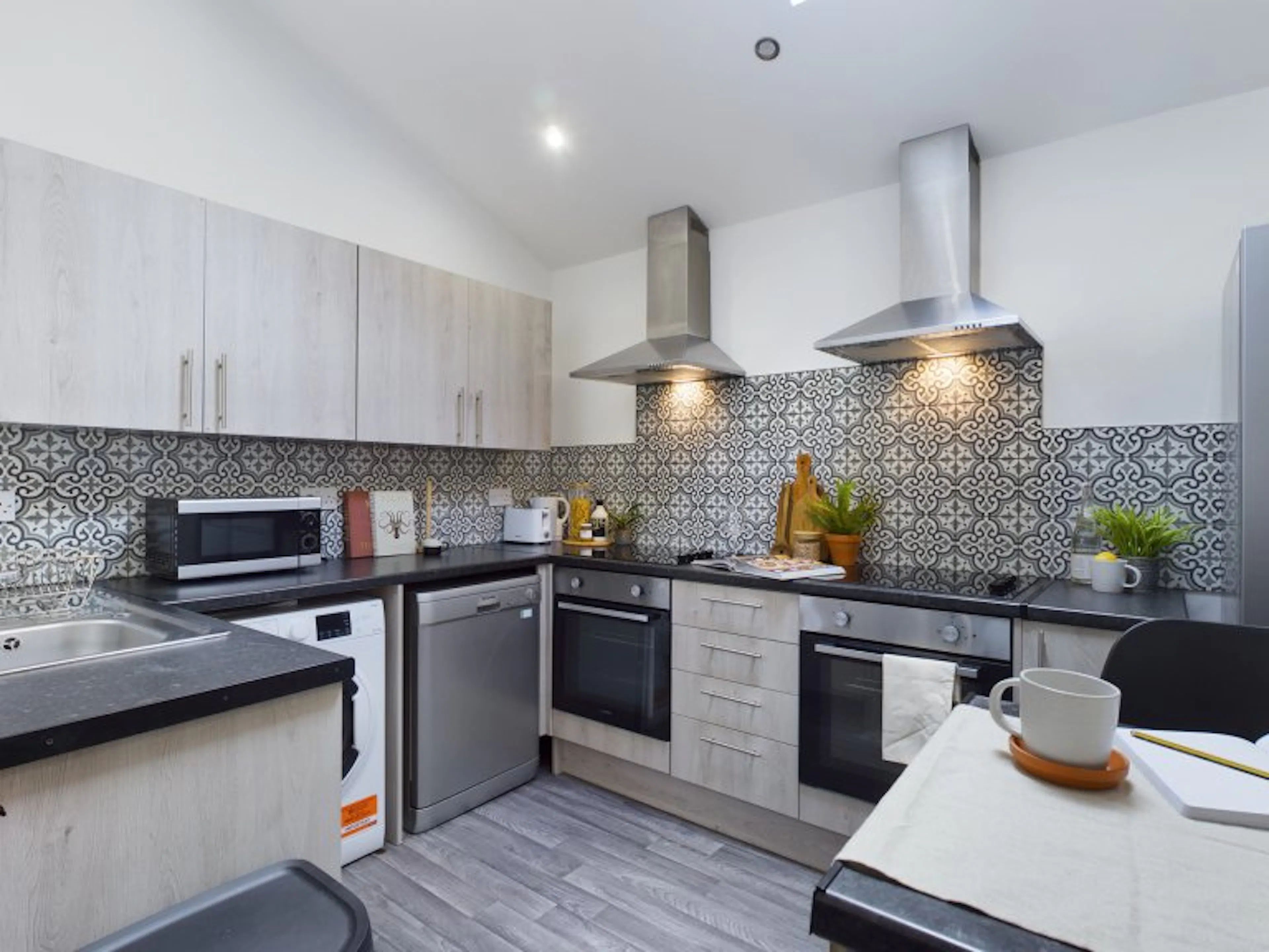 6 Bedroom House - 154 KITCHEN 2