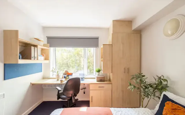 6 Bed Premium En-Suite room image 3