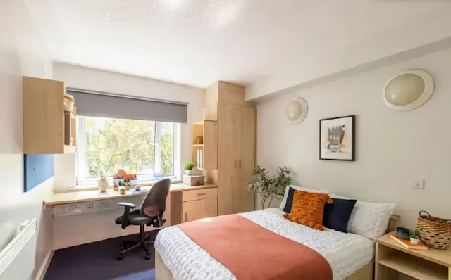 6 Bed Premium En-Suite room image 1