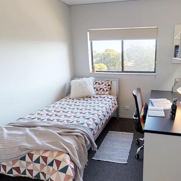 6 Bedroom Apartment Poolside room image 1