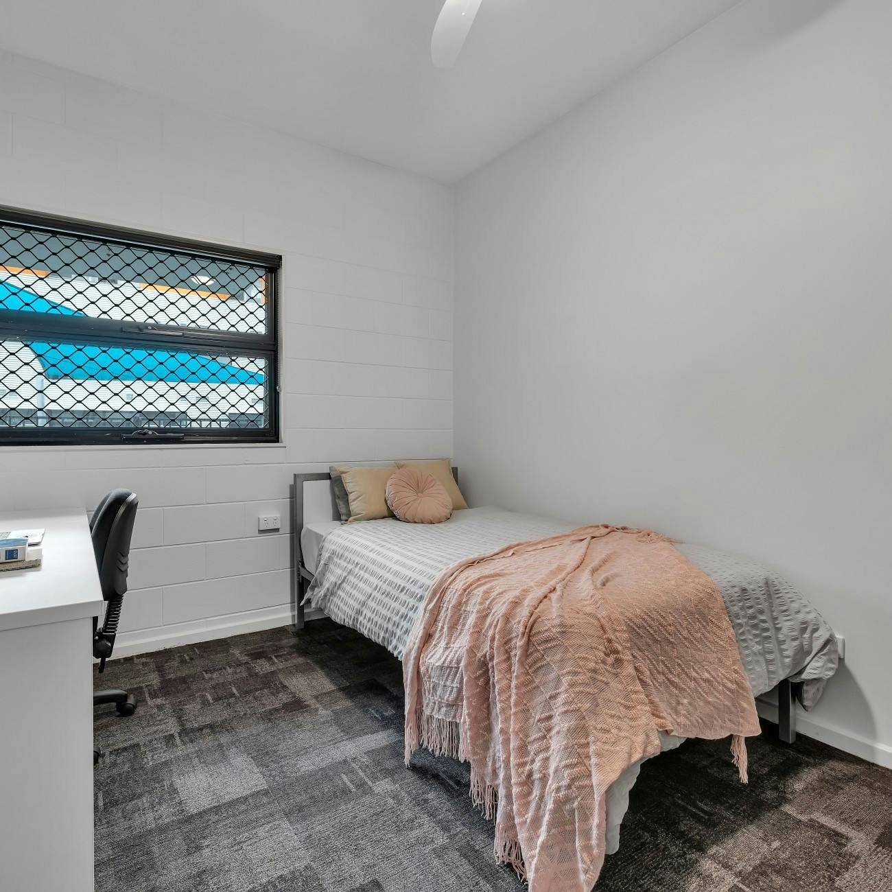 western-sydney-university-village-pa-parramatta-sydney-6 Bed Apartment - Premium