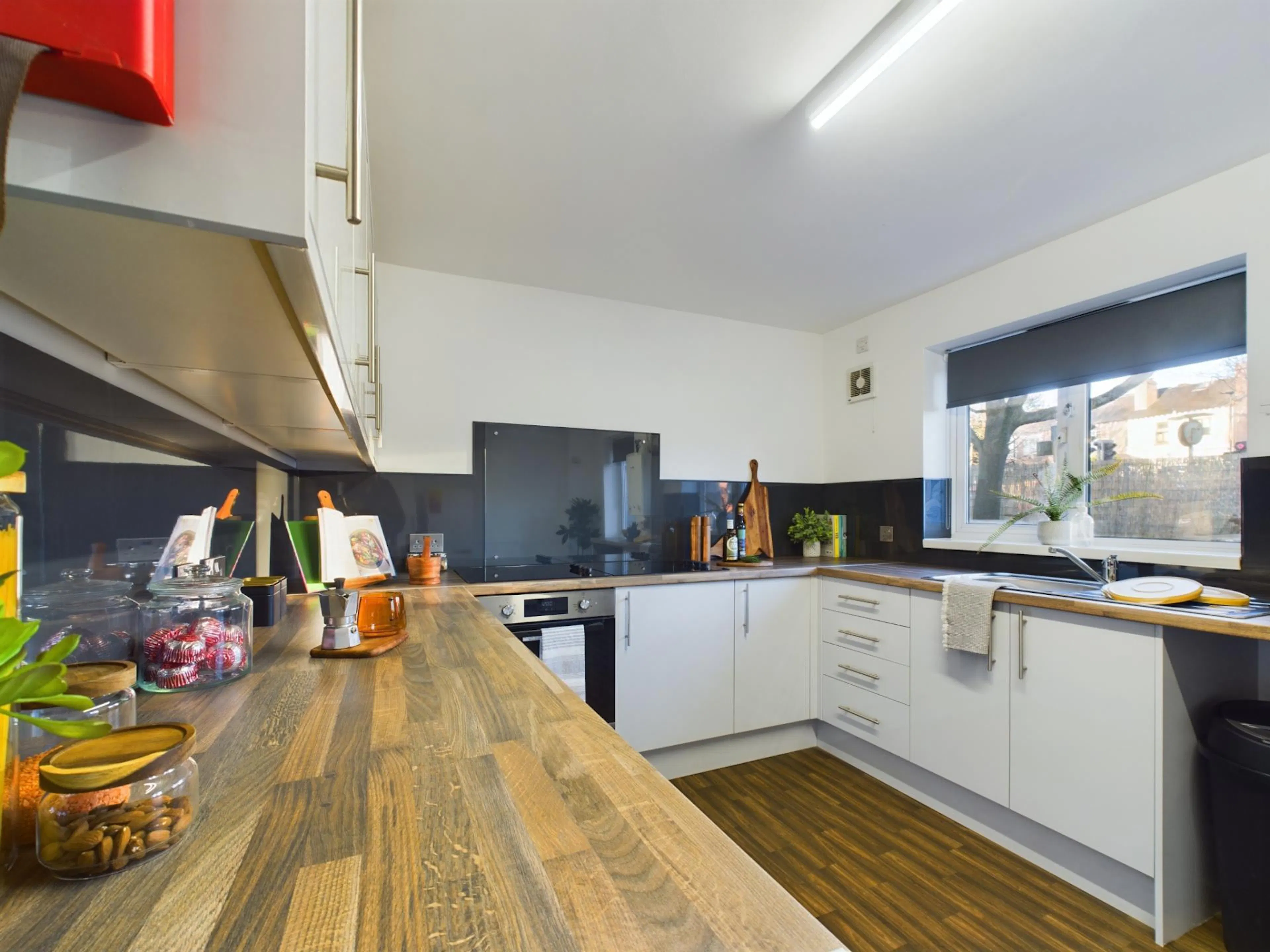 6 Bedroom House KITCHEN 3