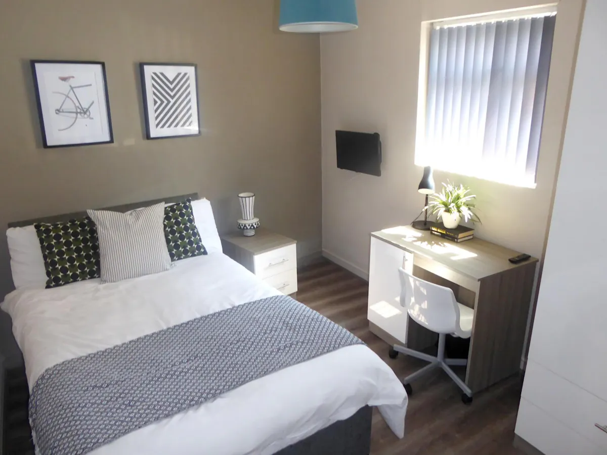 ROOM ROOM