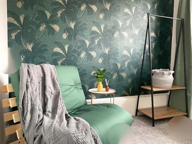 One room in 3 bedroom apartment room image 1
