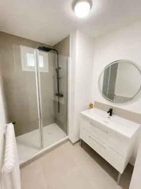 Room 1 (Studio) BATHROOM 4