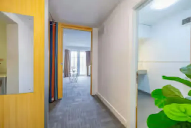 2 Bedroom Apartment Large room image 1