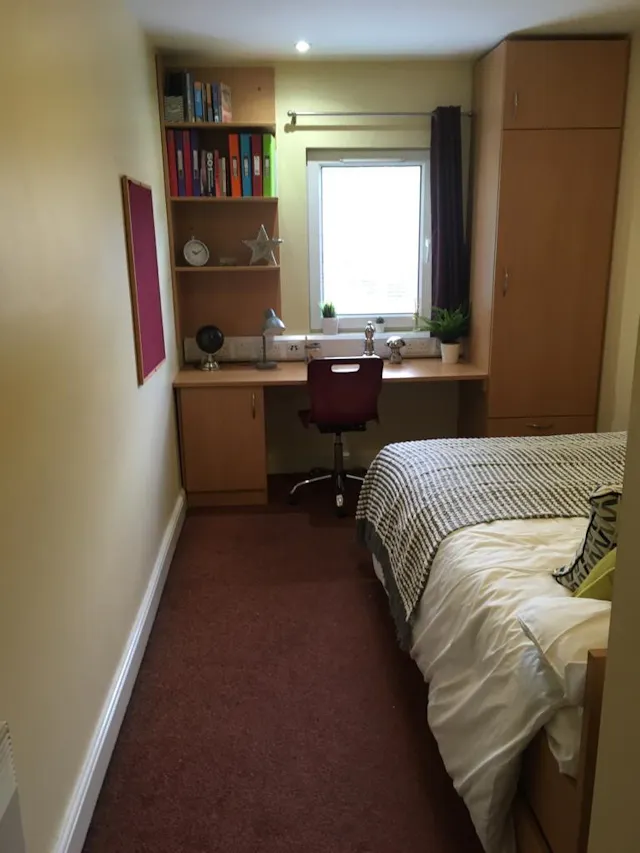 Deluxe Ensuite room image 2