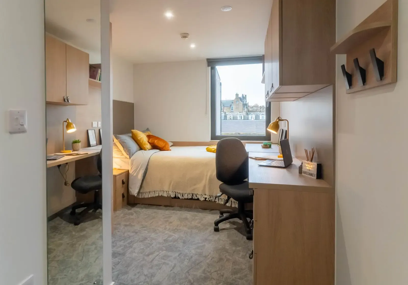 iq-the-mont-edinburgh-Silver En Suite