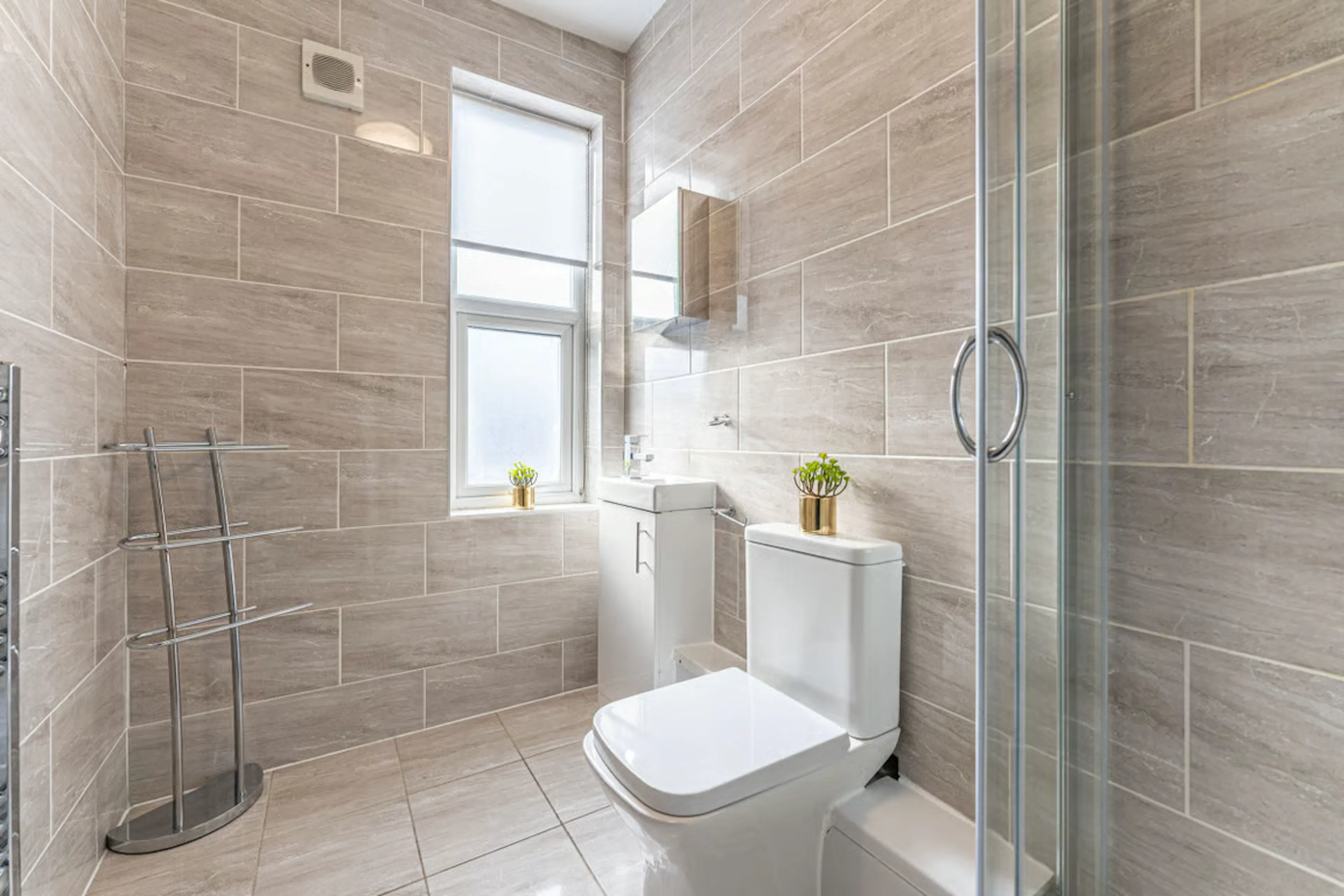 6 Bedroom Apartment BATHROOM 4