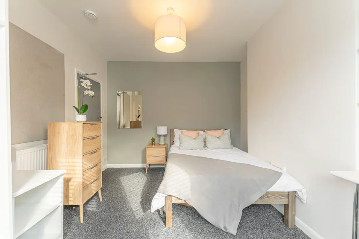 6 Bedroom Apartment ROOM