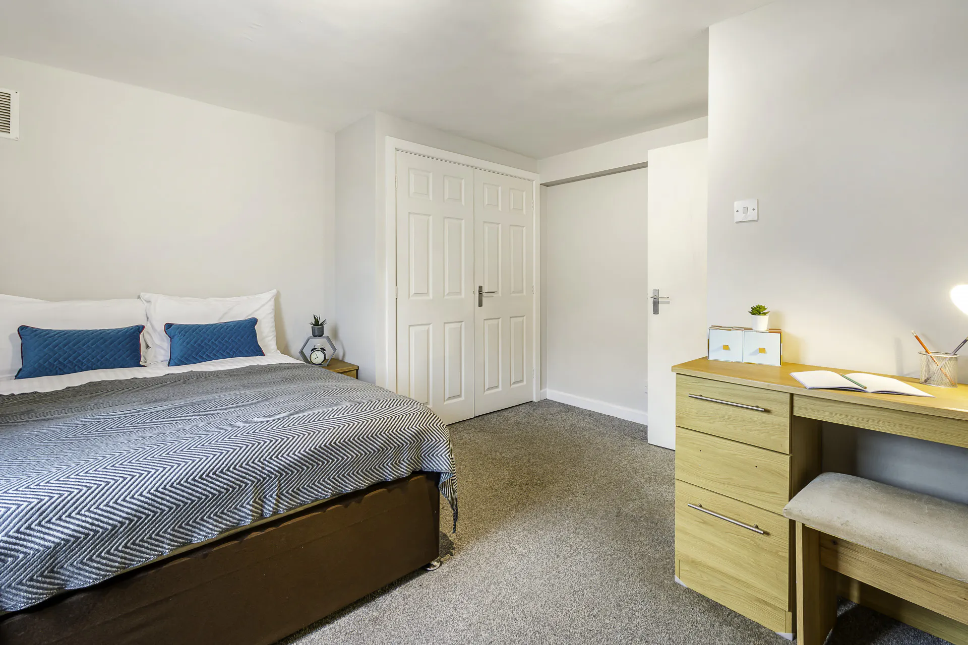 ROOM ROOM 1