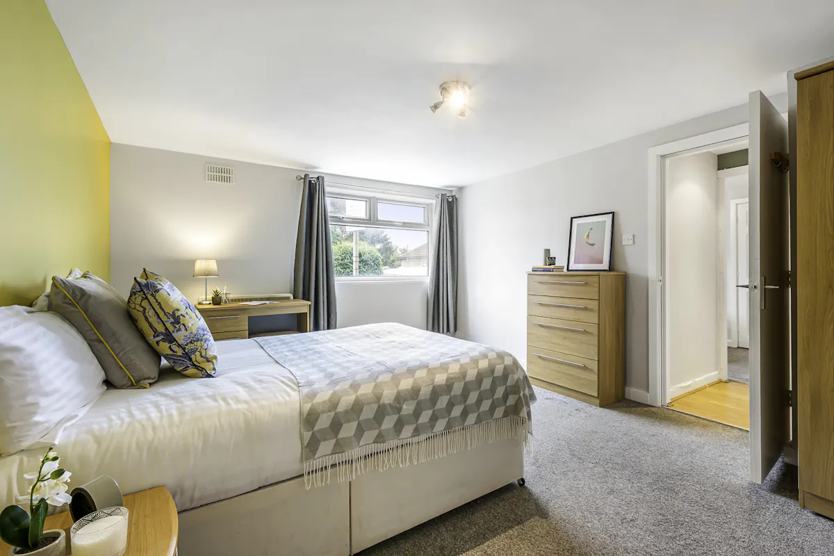 ROOM ROOM