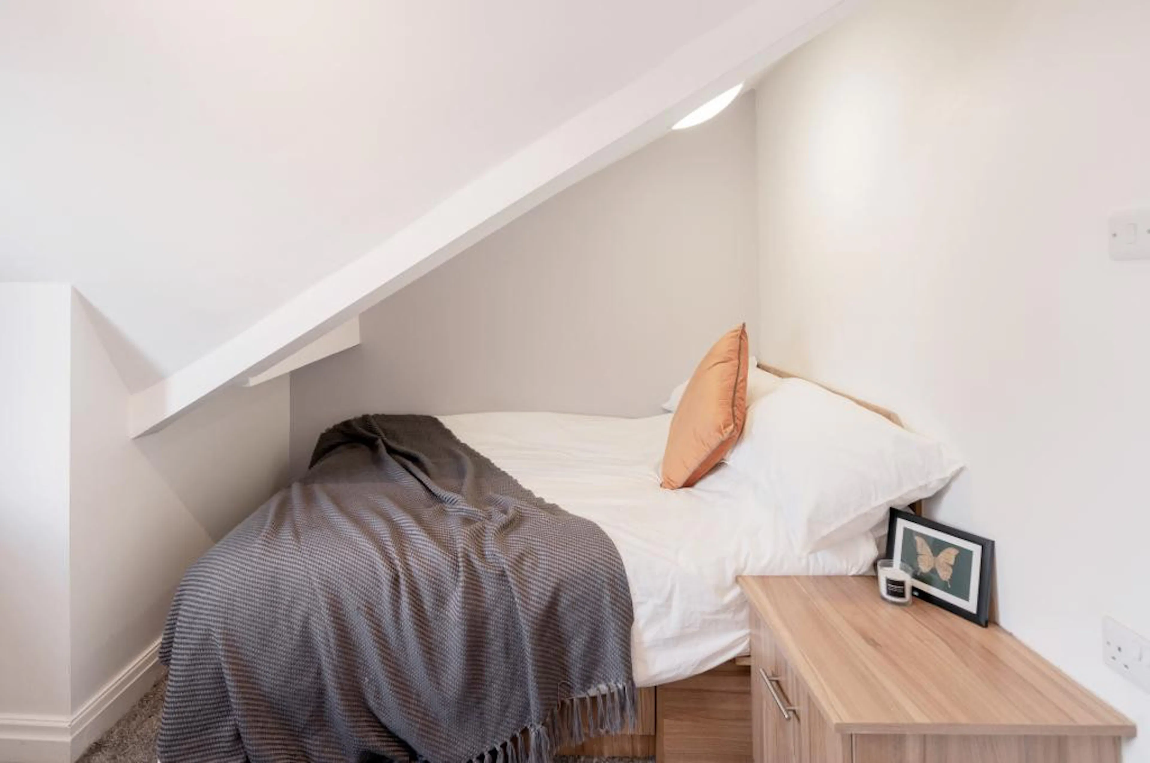 ROOM ROOM 1