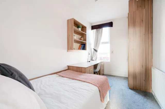 Four Bed Apartment room image 1
